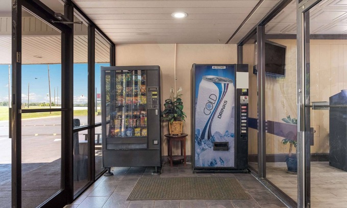 High Point Hotel | Econo Lodge