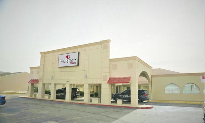 Wichita Hotel | Economy Hotel Plus Wichita