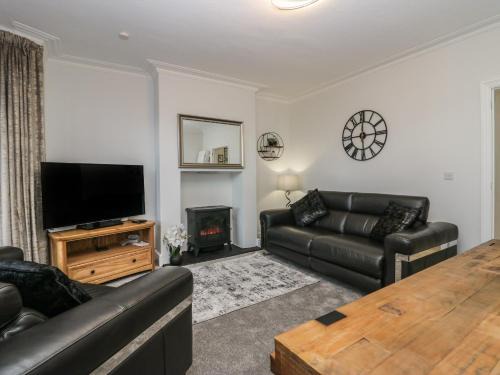 Bare Apartment | Eden on the Crescent