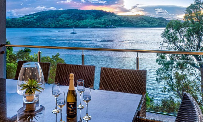 Hamilton Island Apartment | Edge 2 - Oceanfront Luxurious and Spacious 4 Bedroom Split Level Apartment with buggy and valet service