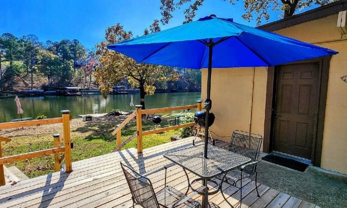 Mid America House | Edgewater Resort on Lake Hamilton