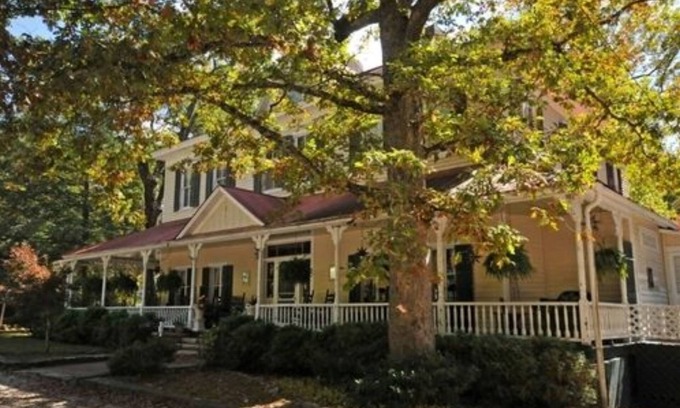 Monteagle Bed & Breakfast | Edgeworth Inn