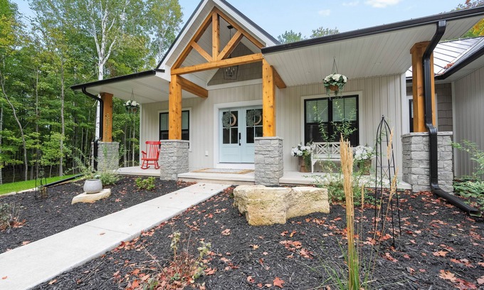 Egg Harbor House | Egg Harbor home~Dog-Friendly w/Outdoor bar