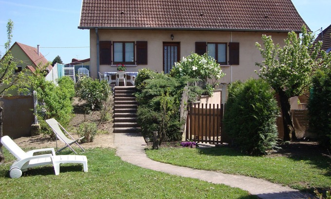 Eguisheim House | EGUISHEIM near Colmar - in but ind. dwelling 2-7 pers - Enclosed courtyard-garden.