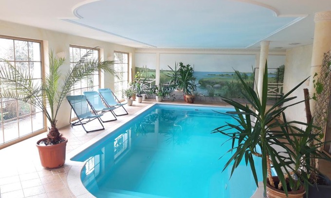 Schonfeld Apartment | Ein Bett im Kornfeld - Haus Fernweh - Innenpool