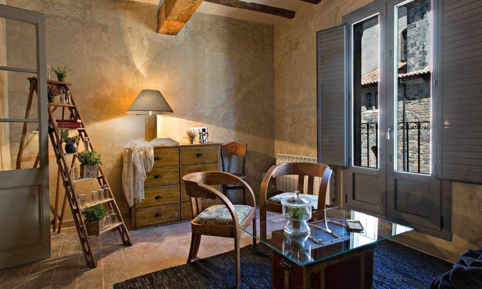 Olot Apartment | El Campaner, apartment with indoor pool access