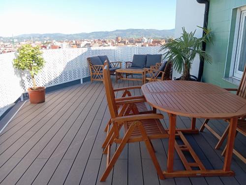 Gijon City Centre Apartment | EL CAPRICHO SUITE LA TERRAZA, Gran Terraza con vistas y PARKING incluido