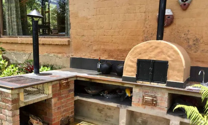 Macheta Cottage | El Cobijo offers accommodation with free WiFi, a barbecue, a garden, and parking