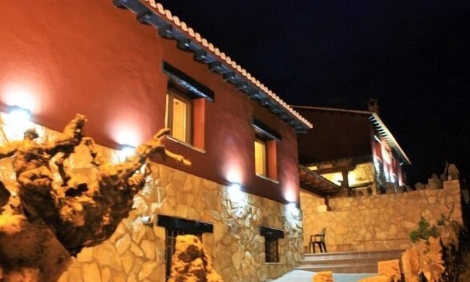 Una Cottage | El Escalerón II House | Accommodation The Toba. Patio, barbecue and fireplace
