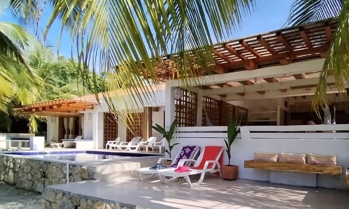 Monitos House | El Laguito Beach House, Pool and Beach Kiosk.