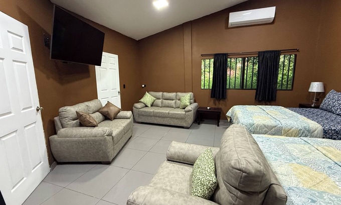 Suchitoto Bed & Breakfast | El Mangal B&B