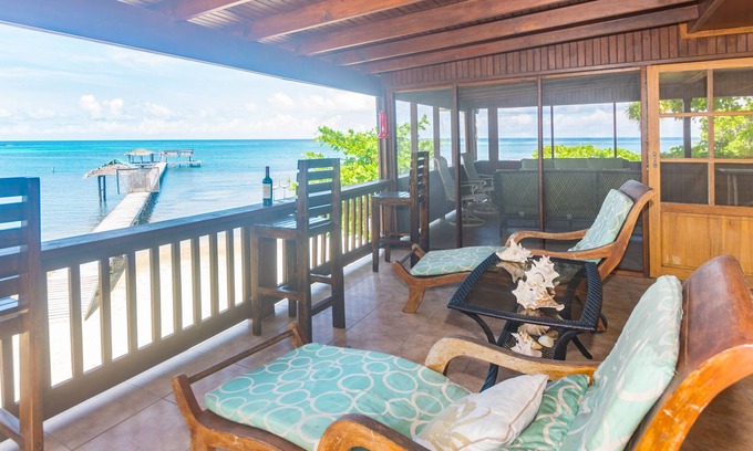 Antoneys Cay Villa | El Presidio, Beachfront Villa Sandy Bay