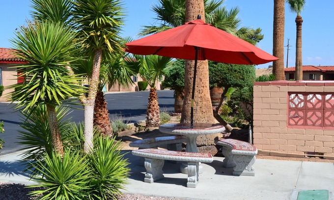Twentynine Palms Hotel | El Rancho Dolores Motel at Joshua Tree National Park