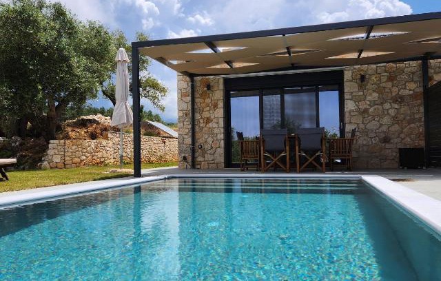 Igoumenitsa Villa | Elaionas Estate Perdika