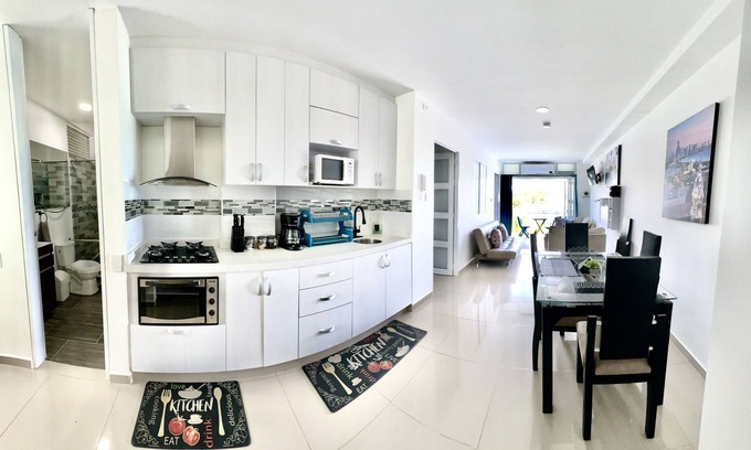 Cali Apartment | Elegant 2 Bedroom Apt Near CQB, Imbanaco, Tequendama Shopping Areas, Wifi & AC,