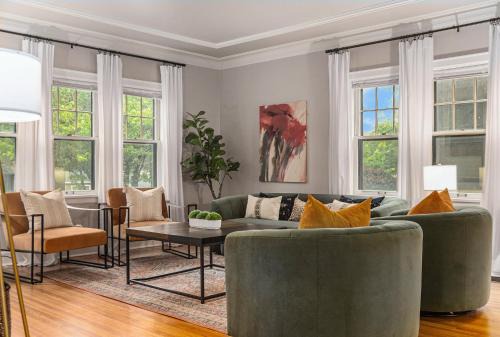 Dundee-Happy Hollow Historic District House | Elegant 3BR Oasis in Dundee Close to Downtown