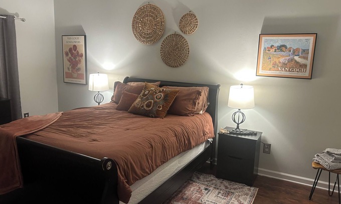 Grovetown House | Elegant 3BR Retreat in Augusta – Stylish Comfort w/Private Basketball Court