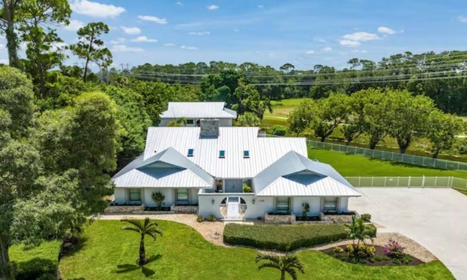 Wellington House | Elegant 4 Bedroom Pool home with pond