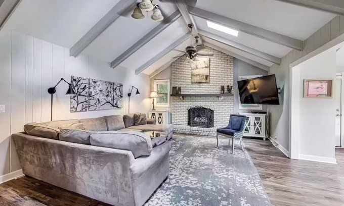 Naperville House | Elegant 4BR Tudor Retreat near Downtown