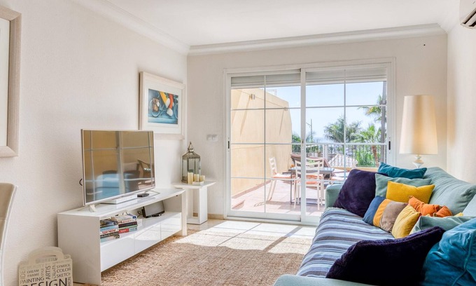 Estepona Apartment | Elegant apartment with terrace near Estepona marina