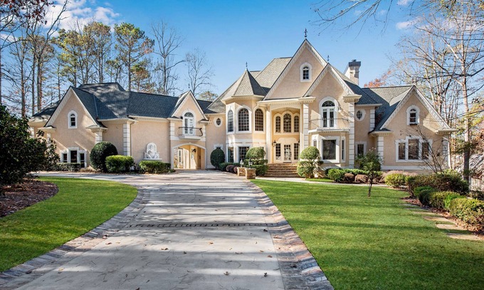 Milton House | Elegant Chateau on Lake with pool, spa, vineyards, 6 kitchens, and much more!