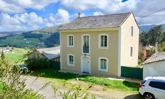 Lourenza Villa | Elegant Villa with lush, private, enclosed garden, close to culture and beaches!