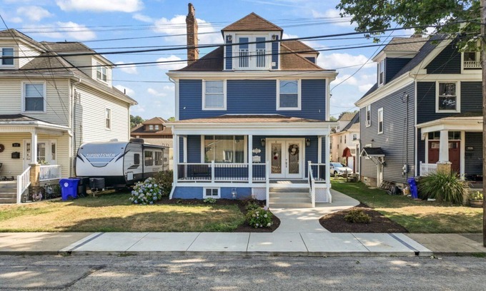 Monaca House | Elegant Family Haven