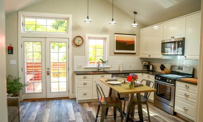 Sebastopol House | Elegant guest house within walking distance to fabulous downtown Sebastopol