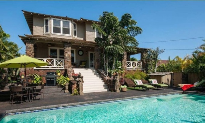 Kaimuki House | Elegant Hibiscus Manor, Private Saltwater Pool, AC, BBQ, Garage & EV Charger