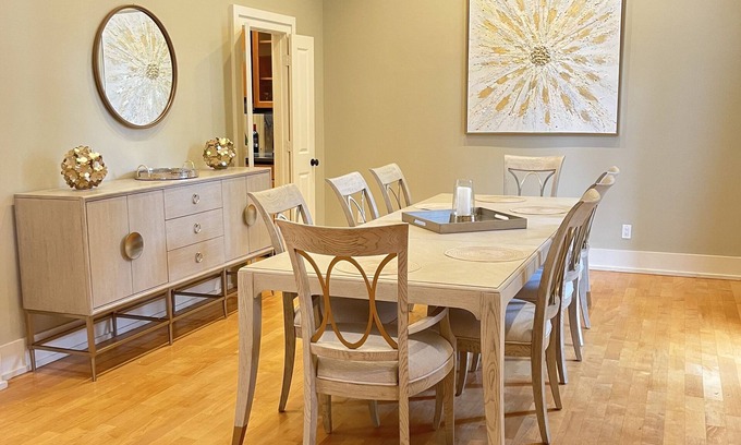 Oxford House | Elegant Home, two blocks to The Square and walk to The Vaught