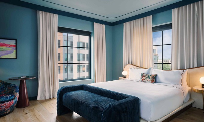 East Market District House | Elegant King Room Near Louisville Slugger Museum & Factory! Pets Allowed