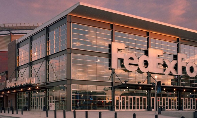 Downtown Memphis Apartment | Elegant KING SUITE downtown with a POOL and GYM