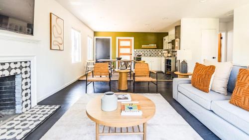 Bixby Knolls House | Elegant Long Beach Getaway - 2 Units & Patio