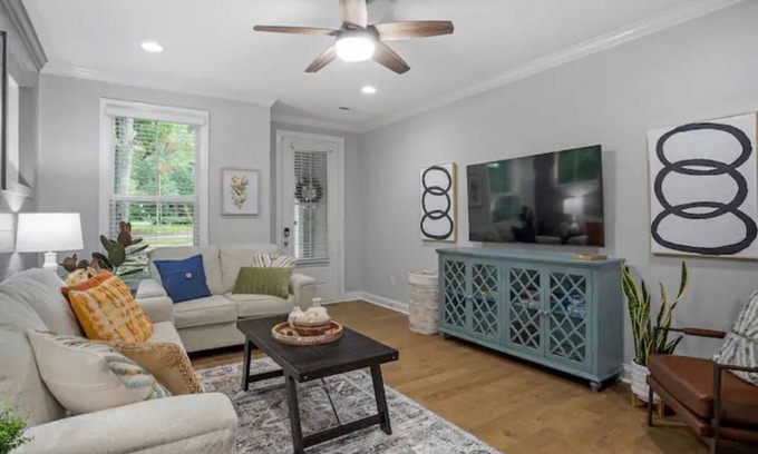 Durham House | Elegant Luxurious Home, 3 min Duke and 6 min Downtown