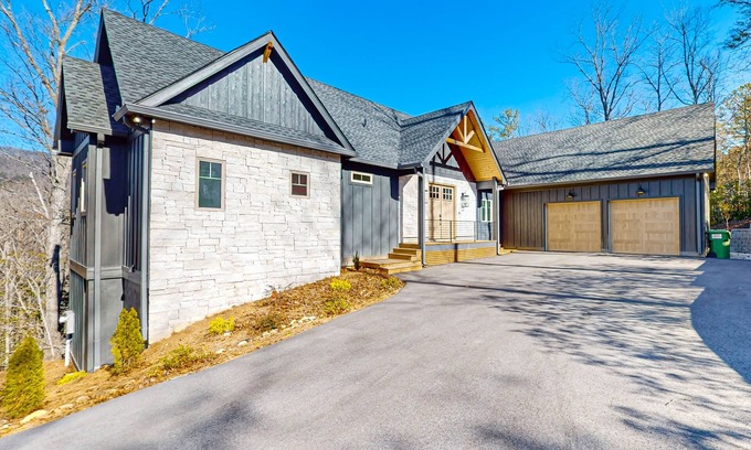 Sautee Nacoochee Cabin | Elegant mountain cabin with hot tub, game room, firepit, and stunning views