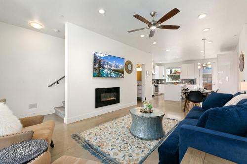 Old Town North House | Elegant Mountain Haven - King Bed and Fireplaces
