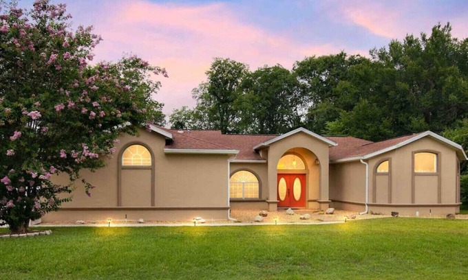 Ocala House | Elegant Oasis - Unwind in Luxury