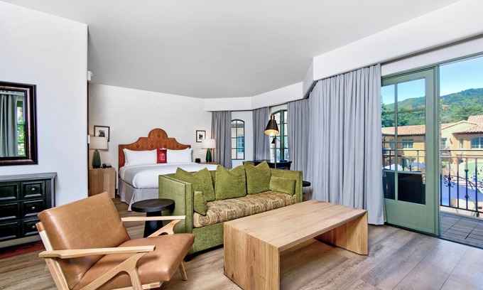 Los Gatos Hotel | Elegant Room with Outdoor Pool, Balcony & Free Parkin in Downtown
