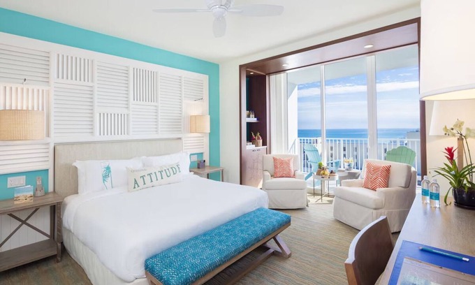 Hollywood Hotel | Elegant Seaside Getaway with Outdoor Pool, Entertainment and Fine Dining