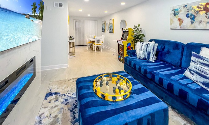 Forest Park House | Elegant Serene | Family Friendly| Private Patio | Close to airport