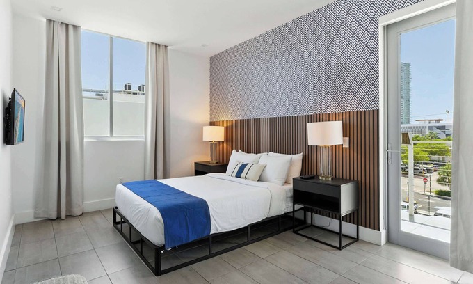 Flamingo/Lummus Apartment | Elegant SoBe 2 Bedroom Apartment