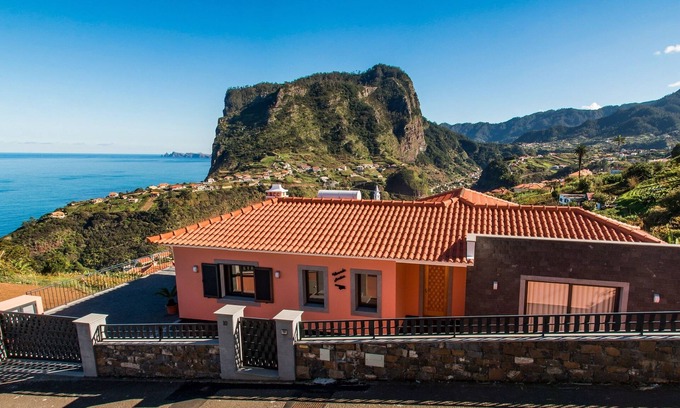 Faial House | Elegant vacation home in a hiking area with postcard views