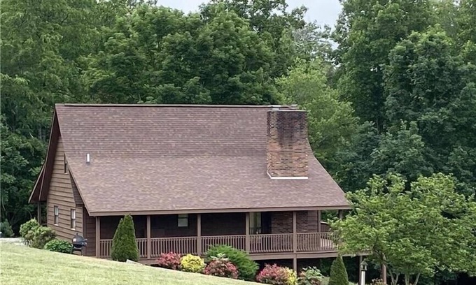 Lenoir House | Elegant view at Longwood Cabin