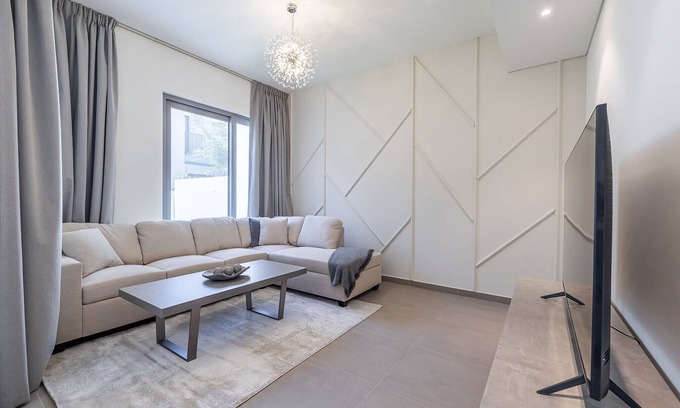 Dubai Ski Chalet | Elegant villa with 3 BDR I Maid Room I Garden/B67