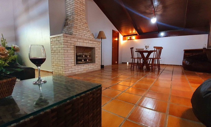 Raul Cury House | Elegant with a fireplace, swimming pool, gourmet area, billiards, Wi-Fi, Smart TV.