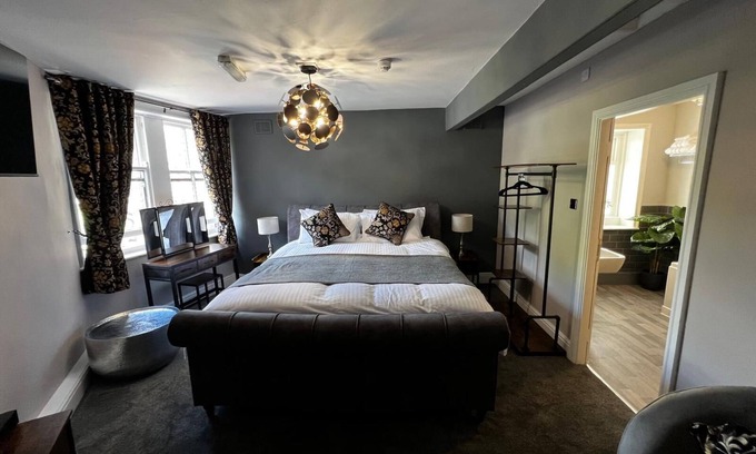 Holmfirth Hotel | Elephant & Castle