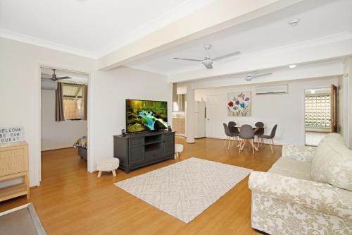 West End Apartment | Eleven on Henry Holiday Guest Suite