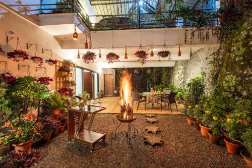 Bhimtal Villa | ELIVAAS 5 BHK with Garden & Balconies - Lakeview Manor