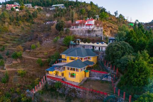 Kaul Villa | ELIVAAS Silverstone 6 BHK villa with Garden & Gaming Zone