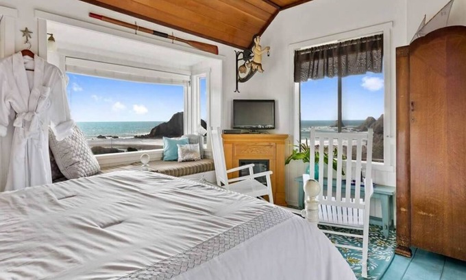 Elk Cottage | Elk Cove Inn & Spa Cottage Panoramic Ocean Views, Beach Access Sleeps 2